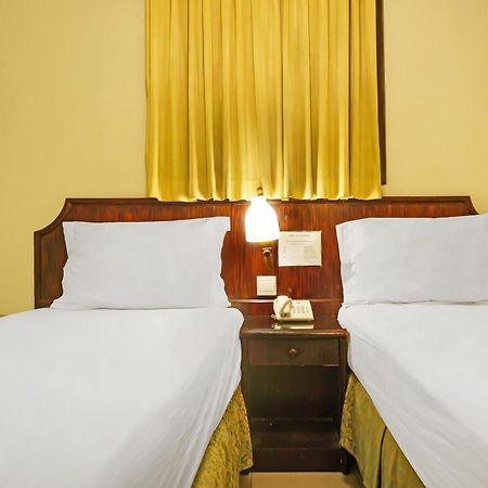 Super Oyo Collection O 92690 Hotel Limas Palembang Exterior foto