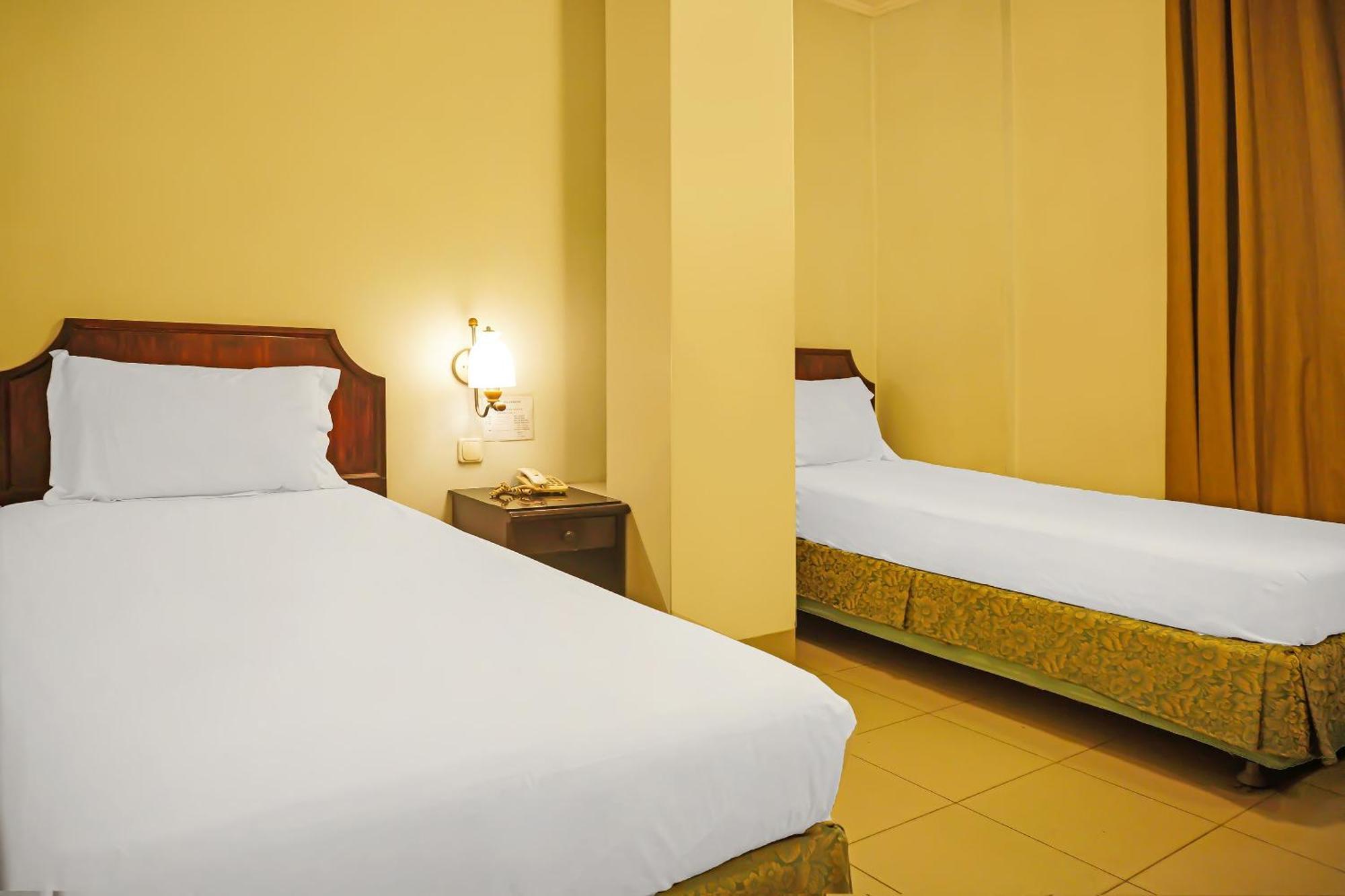 Super Oyo Collection O 92690 Hotel Limas Palembang Exterior foto
