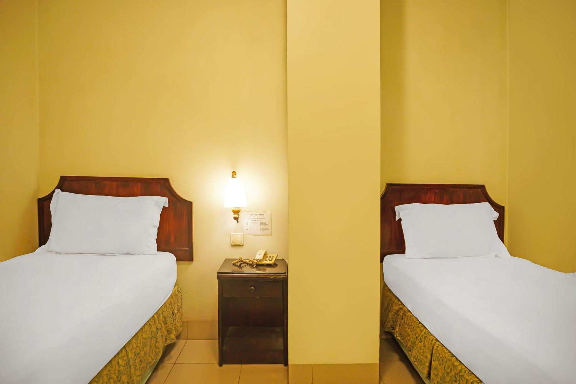 Super Oyo Collection O 92690 Hotel Limas Palembang Exterior foto