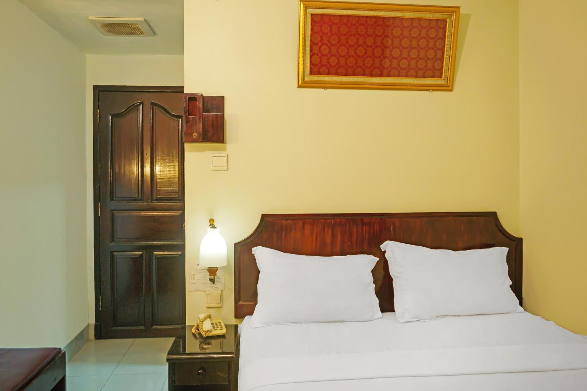 Super Oyo Collection O 92690 Hotel Limas Palembang Exterior foto